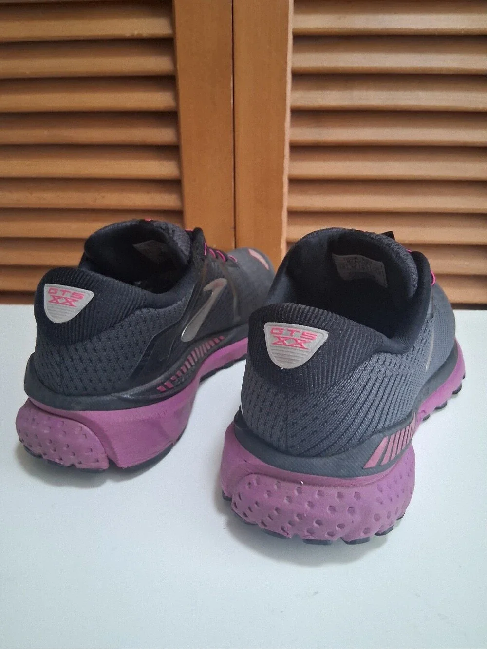Brooks Adrenaline GTS 20 Black Purple Running Shoes 1202961B062 Women's Size 8.5